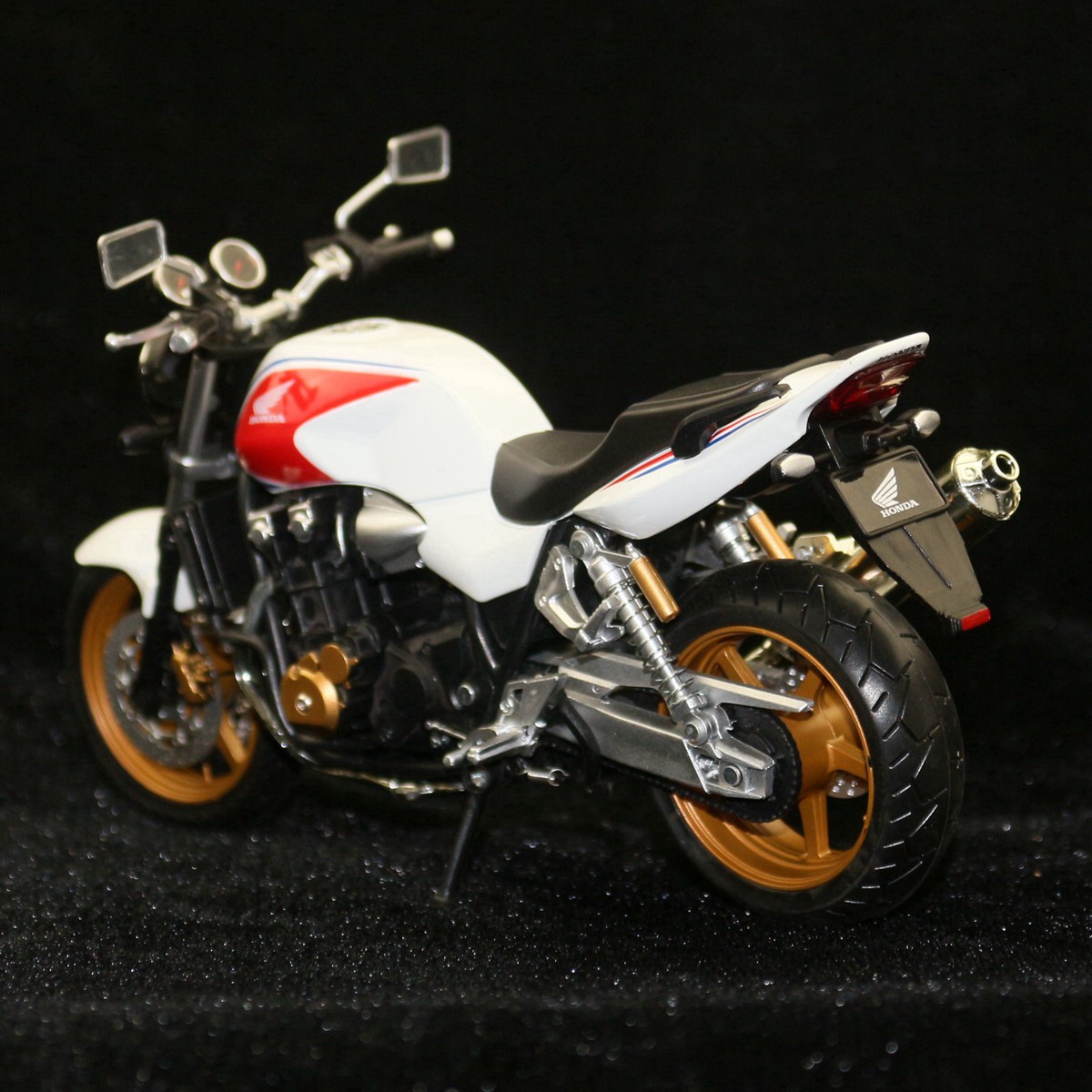 1/12 Honda CB1300SF motocykl z – Model Kit Aoshima recenzja i cena