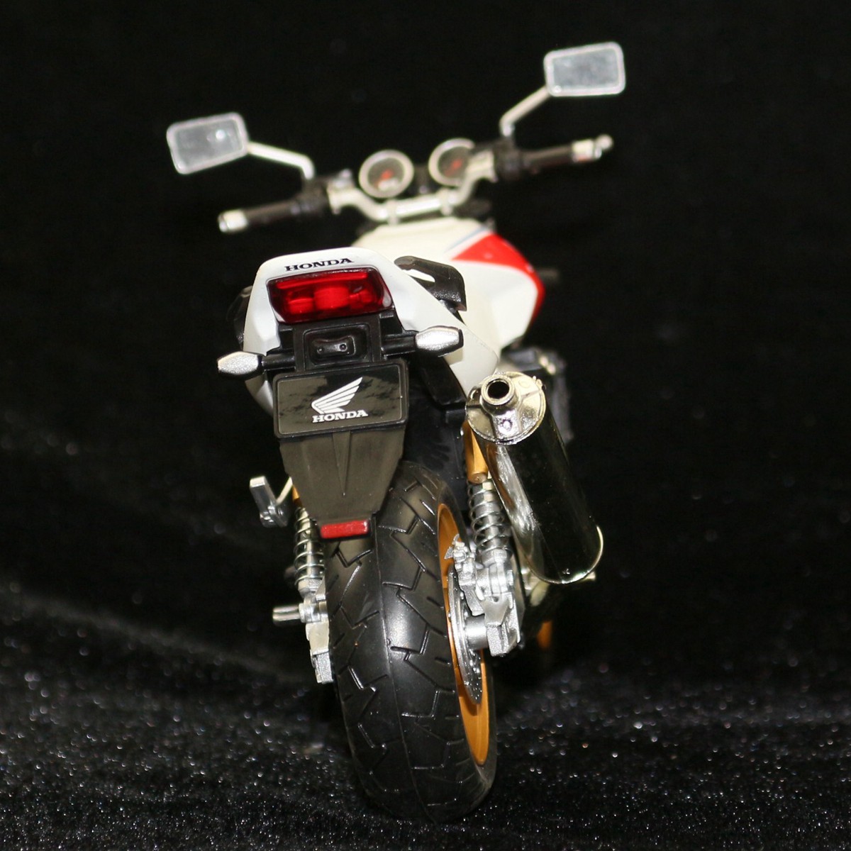 1/12 Honda CB1300SF motocykl z – Model Kit Aoshima recenzja i cena