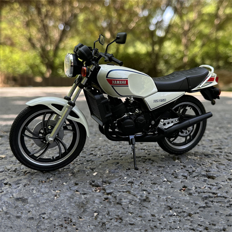1:12 YAMAHA RZ250 RD250LC Mode – Model Kit Aoshima recenzja i cena