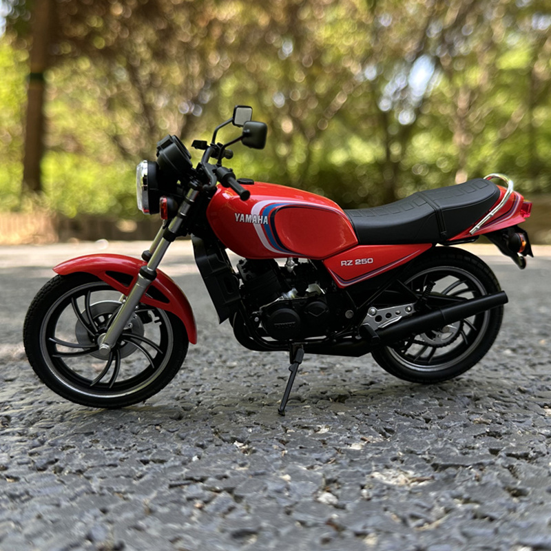 1:12 YAMAHA RZ250 RD250LC Mode – Model Kit Aoshima recenzja i cena